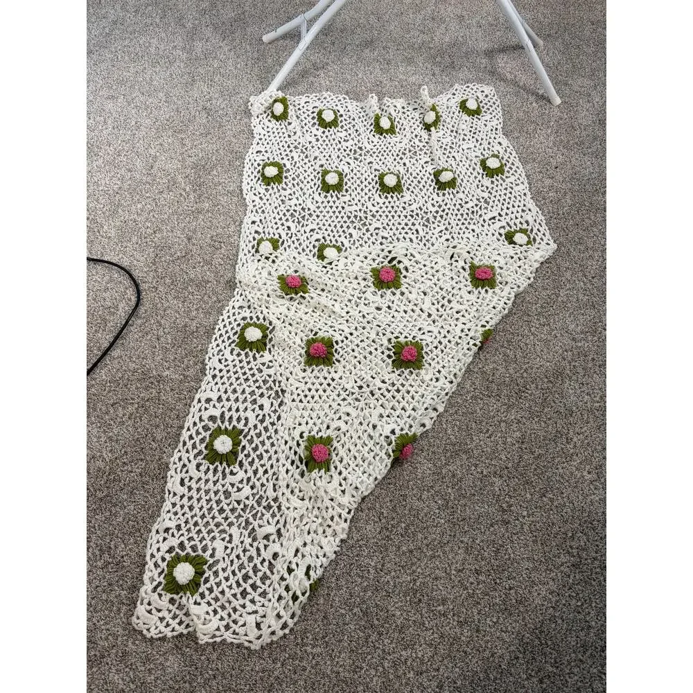 Crochet open weave Pink White raised flowers throw blanket cottage grannycore